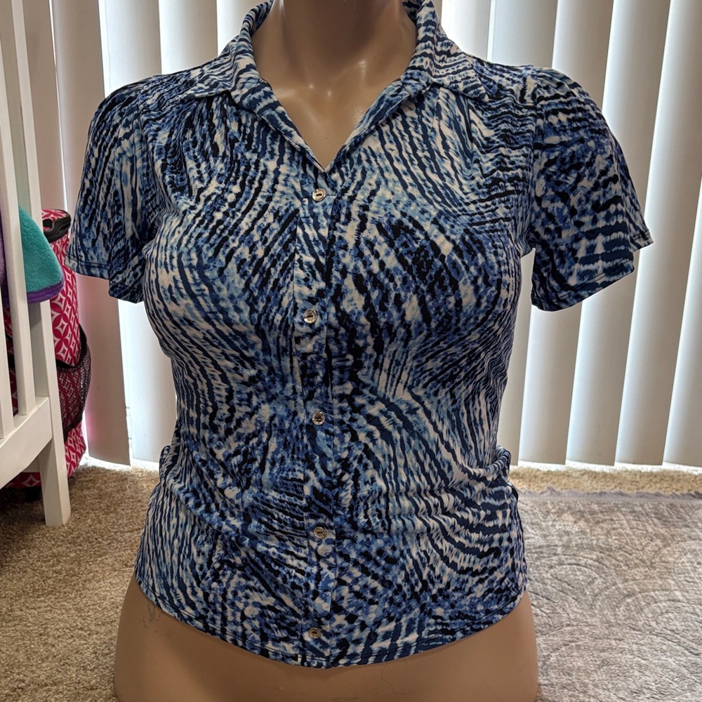 Short-Sleeve Blue Patterned Button-Down Blouse
